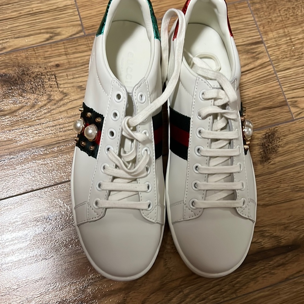 Gucci sneakers white with pearls with green and red patch  and spikes. New